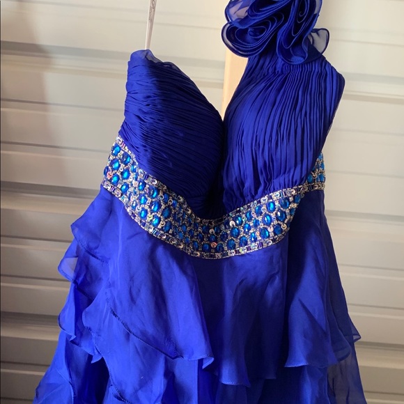 Prom gown - Picture 2 of 3